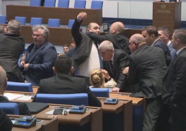 Вместо ползотворни политически дебати в петъчния ден в Народното събрание