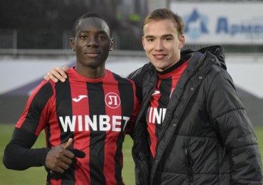 Шефовете на Локомотив Пловдив и Левски продължават преговорите по трансфера