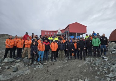 С тържествена церемония беше открита сградата на новата научна лаборатория