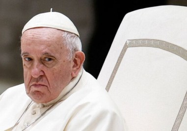 Папа Франциск беше приет днес сутринта в болница за прегледи