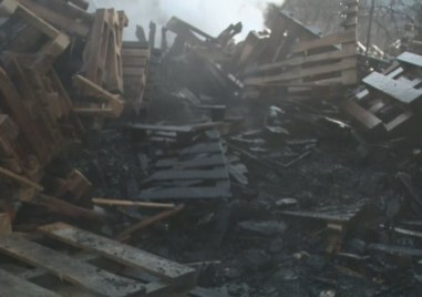 Няма опасност към момента овладян е пожарът и ще се