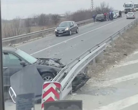 21 катастрофи са станали през изминалото денонощие, жена пострада при инцидент в Пловдив