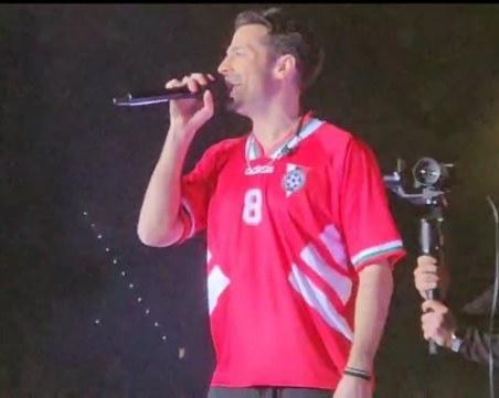 Гръцката звезда Константинос Аргирос пя в София с екип на Стоичков ВИДЕО