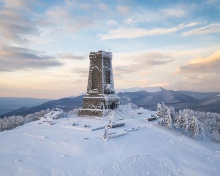 Все още няма избран изпълнител за ремонта на Паметника на свободата на връх Шипка