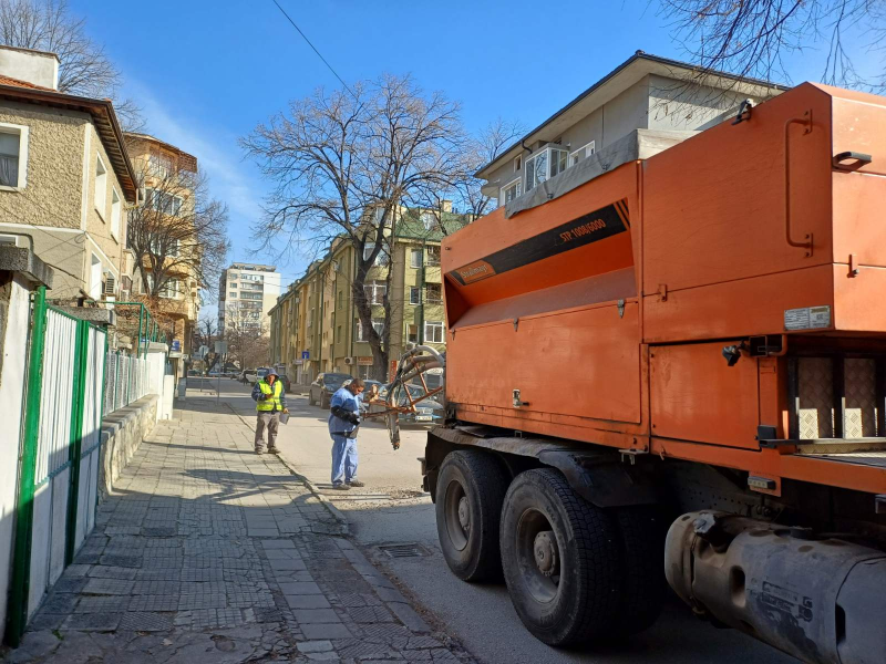 Завърши втората фаза на дейности по запълване на дупки в район „Западен