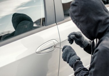 Пловдивчанка е обрана посред бял ден край Гребната база 300