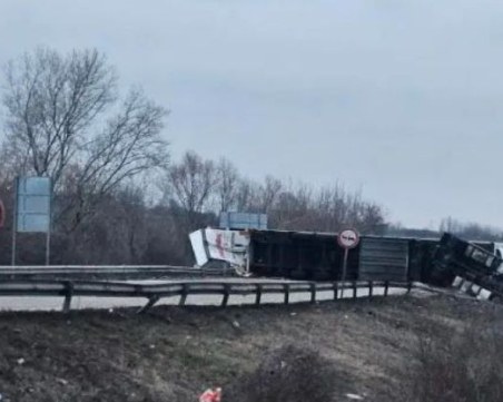 Четирима остават в болница след тежката катастрофа с гастарбайтери от Столипиново