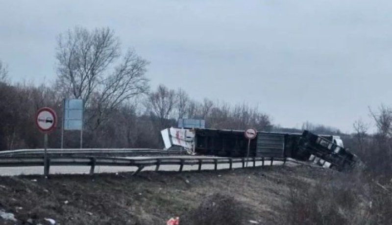 Четирима остават в болница след тежката катастрофа с гастарбайтери от Столипиново