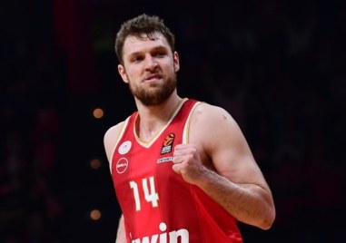 Най добрият български баскетболист Александър Везенков се присъедини към мъжкия национален