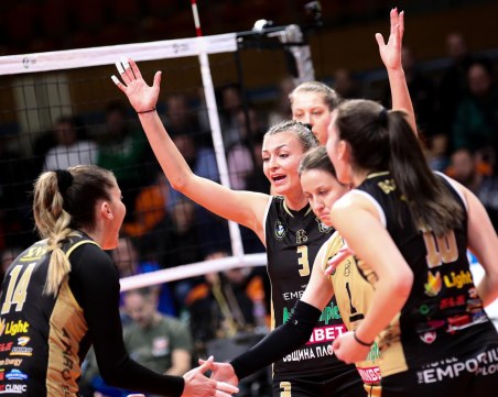 Борбена Марица не успя срещу силни италианки пред близо 2000 в Колодрума