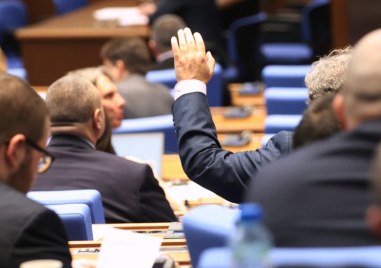 В кулоарите на парламента Бойко Борисов отново повдигна темата за