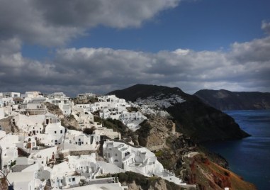 Постепенно намалява сеизмичната активност на гръцкия остров Санторини твърдят местни