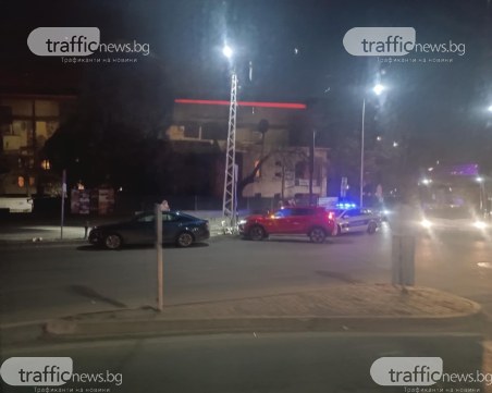 Две коли се удариха до Водната палата, щетите са сериозни