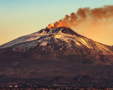 Предупреждават туристите в Италия заради вулкана Етна