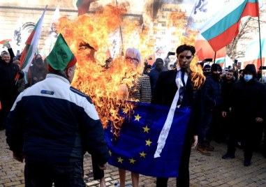 Председателят на Европейската комисия Урсула фон дер Лайен с остра