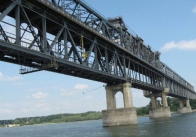 Спряха частично ремонта на Дунав мост заради ниските температури Очаква