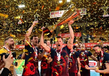 Националът Николай Къртев и неговият отбор Лъвове Прага спечелиха първа