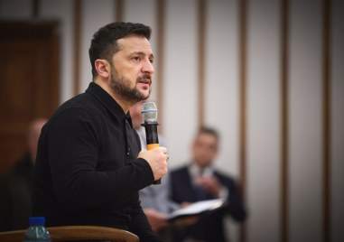 Украинският президент Володимир Зеленски приветства героизма и съпротивата на своята страна