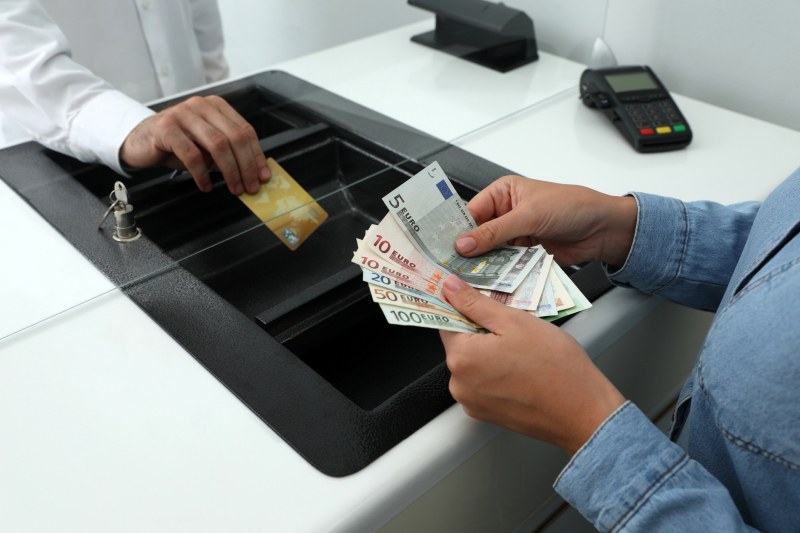 Ще скочат ли цените и лихвите по заеми след приемане на еврото