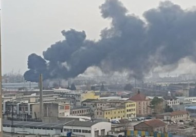 Пожар гори в този момент в Бургас За това сигнализират