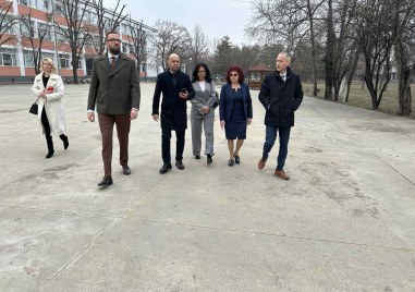 На финалната права е реконструкцията на общежитието на ЕГ Иван