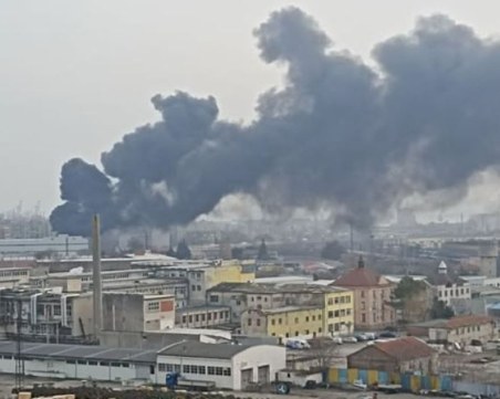 Голям пожар гори в Бургас