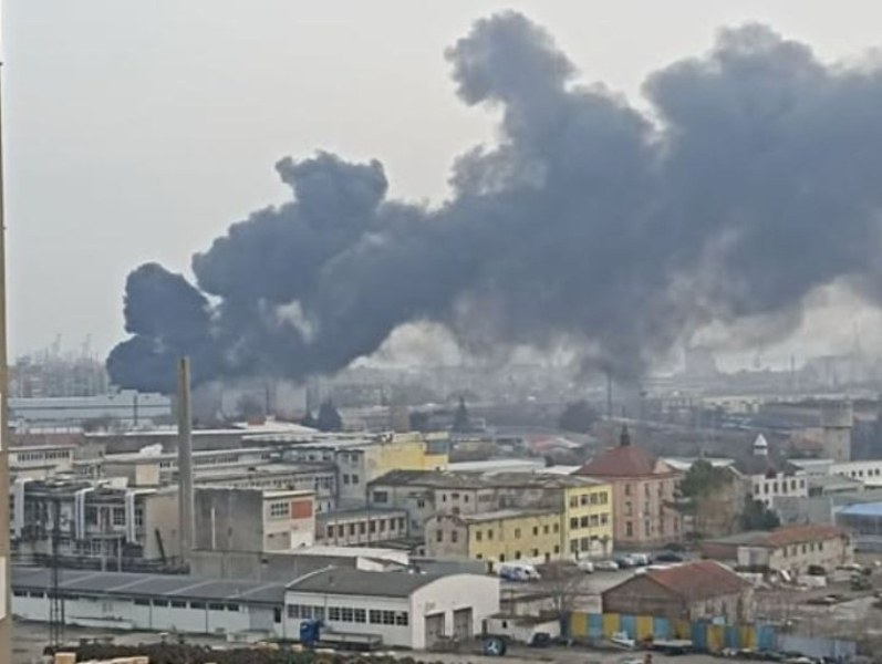 Голям пожар гори в Бургас