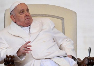 Папа Франциск е претърпял изолирана дихателна криза в болницата съобщават от Ватикана