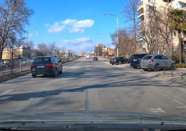 Полицията залови пловдивчанина който премина на червен светофар в Пловдив