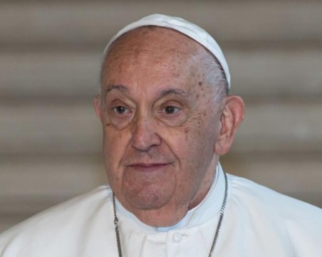 Папа Франциск от болницата: Войната става все по-абсурдна