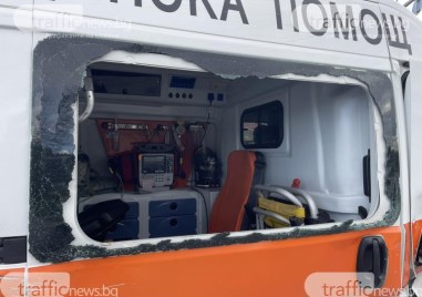 Осем пострадали при катастрофа между линейка и джип в София