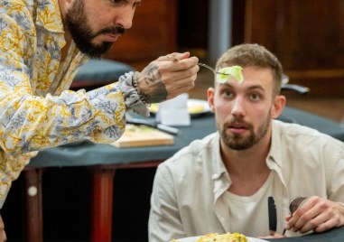 Момичетата в Ергена трябваше да направят омлет за ергените Виктор