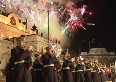 С тържествена заря проверка на площад Народно събрание в София беше