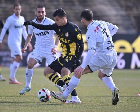 Ботев пак загуби, падна в двубой с пет гола срещу Славия