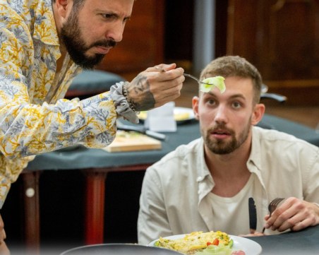 Момичета правиха омлет в Ергена, вижте кои си спечелиха роза