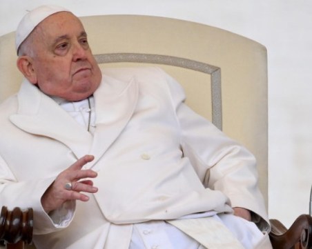 Папата е получил два пристъпа на остра дихателна недостатъчност