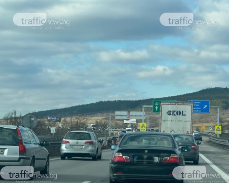 Верижна катастрофа образува огромна тапа на АМ 