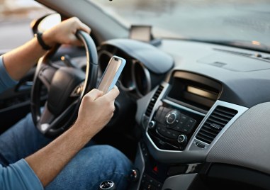 78 от водачите на МПС използват мобилни устройства по време