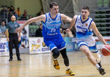 Академик разбра съперника си в четвъртфиналите на турнира за Купата