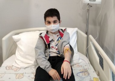 Близо две години шестгодишният Илиян се бори с много рядко