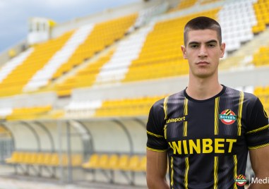 Юношата на Ботев Пловдив Мартин Христов ще продължи кариерата