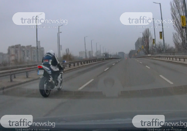 Моторист профуча с над 120 км по мост в Пловдив