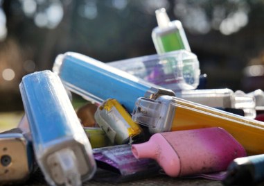 Пет деца на възраст от 14 до 17 години попаднаха