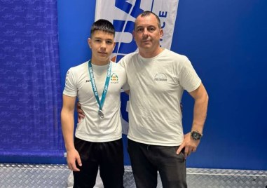 Младият плувец Лъчезар Кафеджиев записа много силно представяне на първия