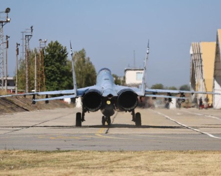 Изтребители от авиобаза 