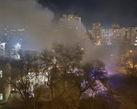 Пожар горя в спортна зала на училище в София