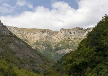 Труп на мъж е намерен над село Згориград във Врачанския Балкан по