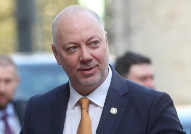 Премиерът Росен Желязков направи коментар пред журналисти от Брюксел Той участва в извънредното