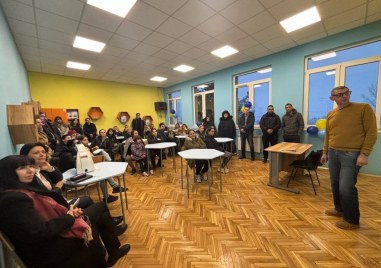 Два СТЕМ кабинета и три високотехнологични стаи бяха открити в