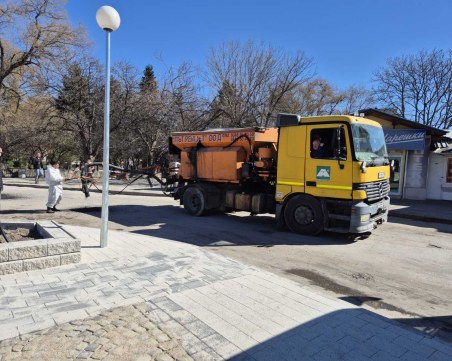 Започна запълване на дупки по улиците в „Южен